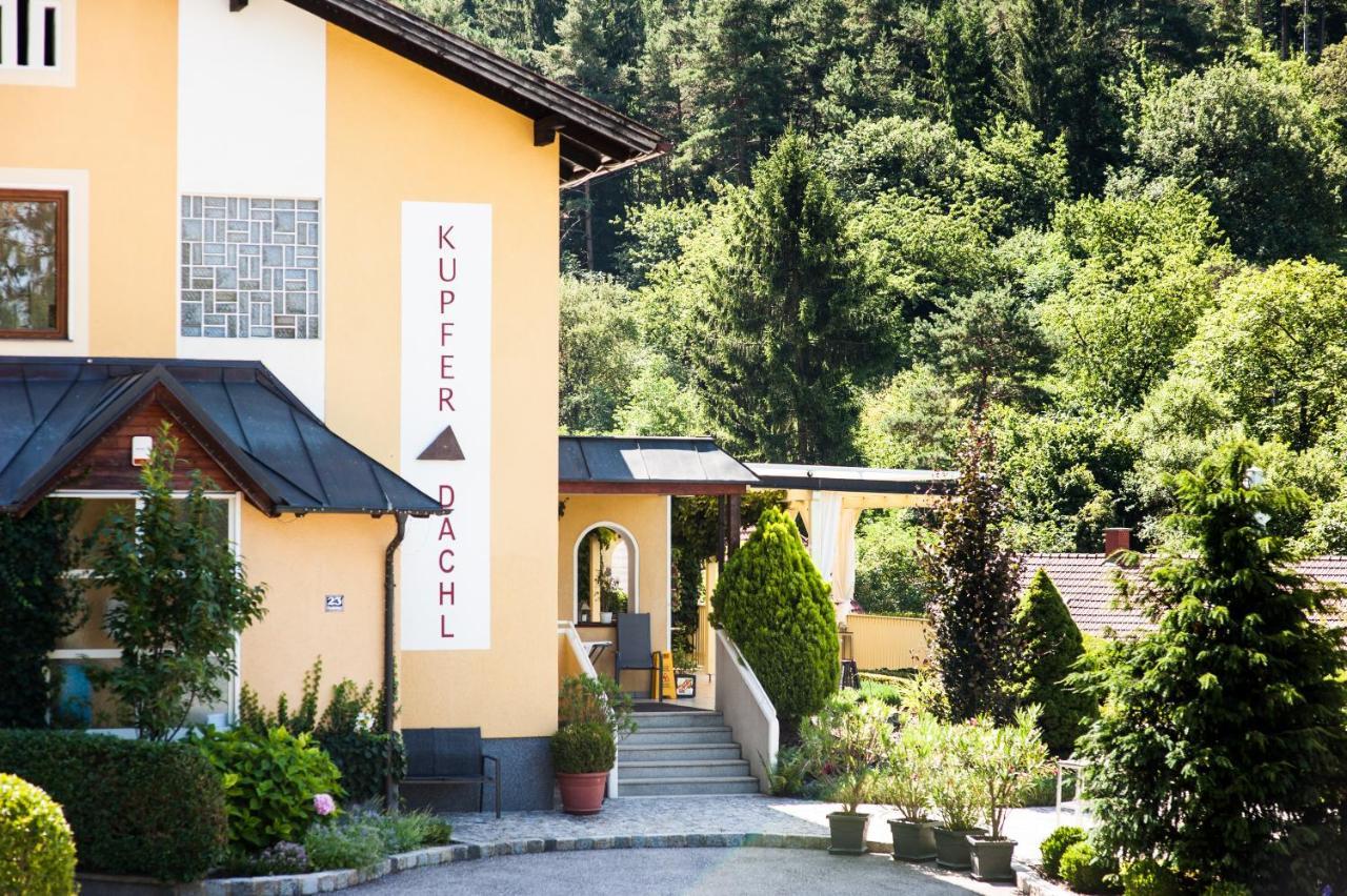 Hotel Kupfer-Dachl Katzelsdorf Esterno foto