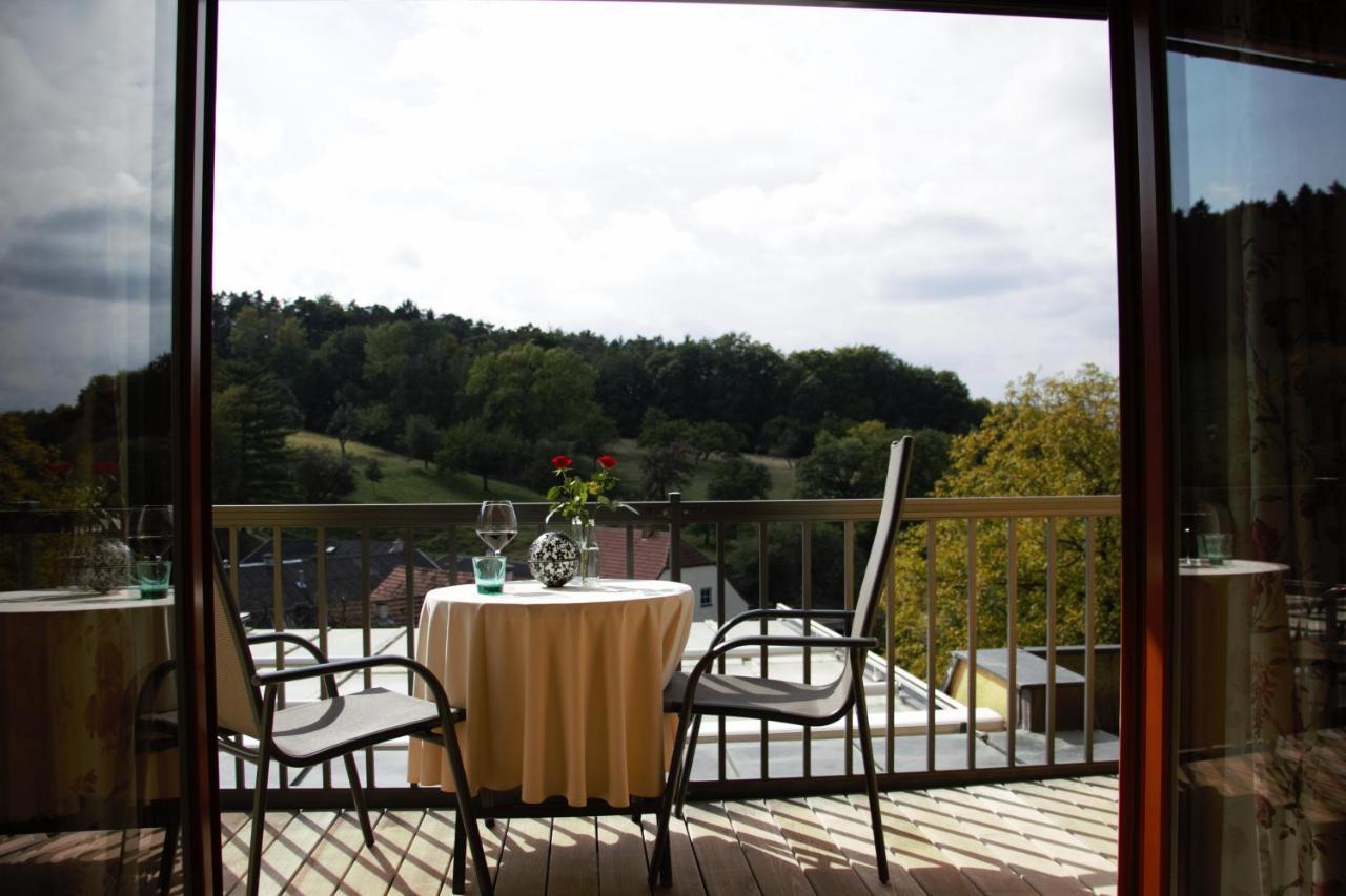 Hotel Kupfer-Dachl Katzelsdorf Esterno foto