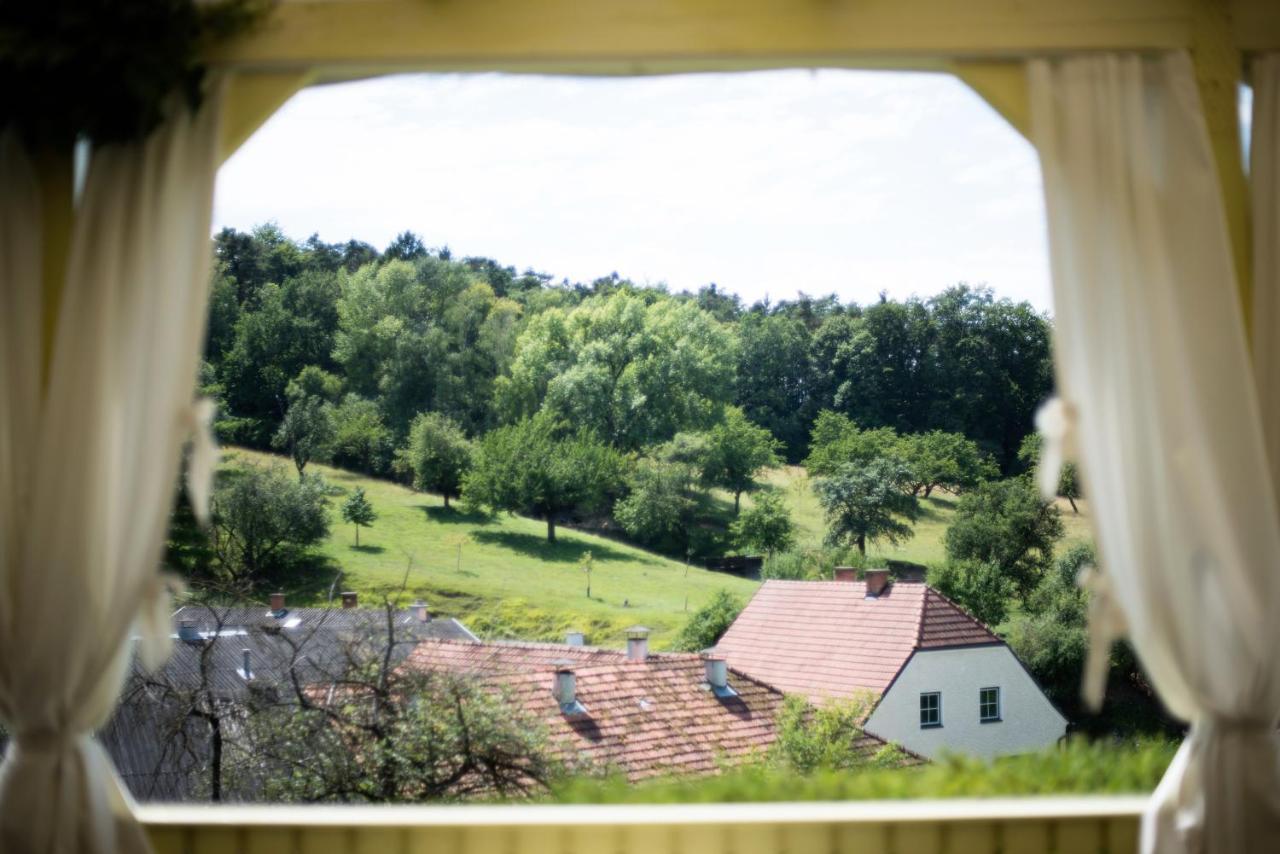 Hotel Kupfer-Dachl Katzelsdorf Esterno foto