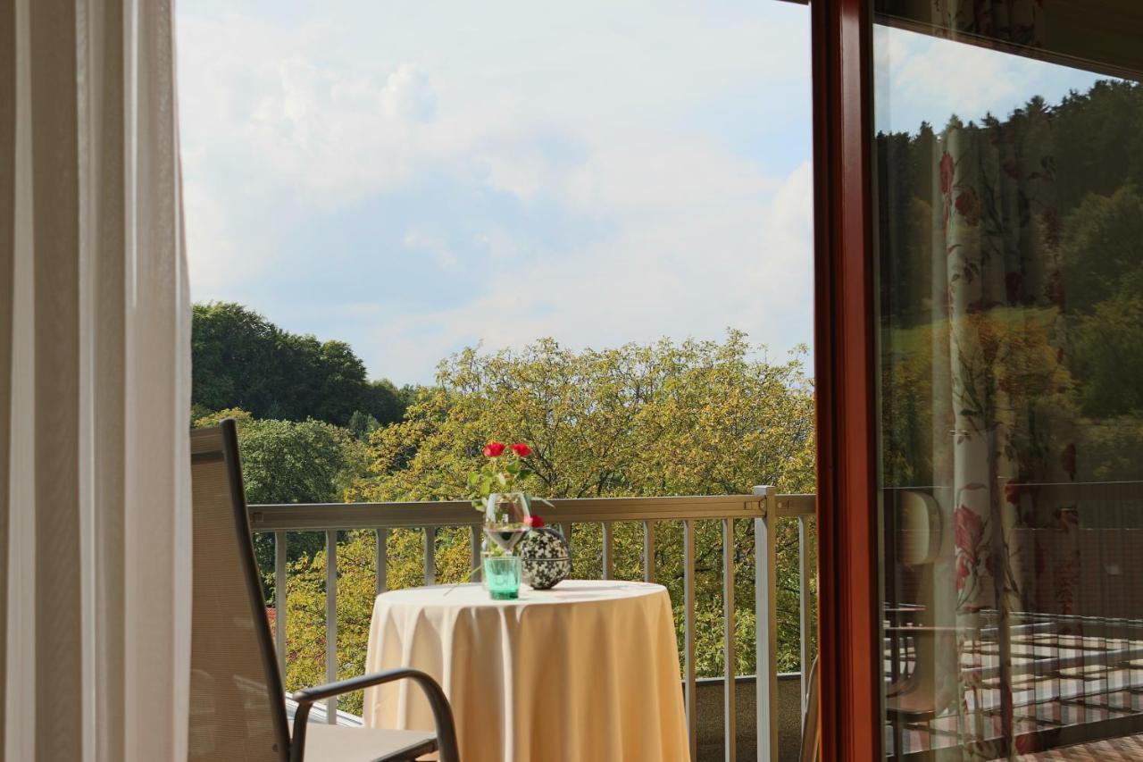 Hotel Kupfer-Dachl Katzelsdorf Esterno foto