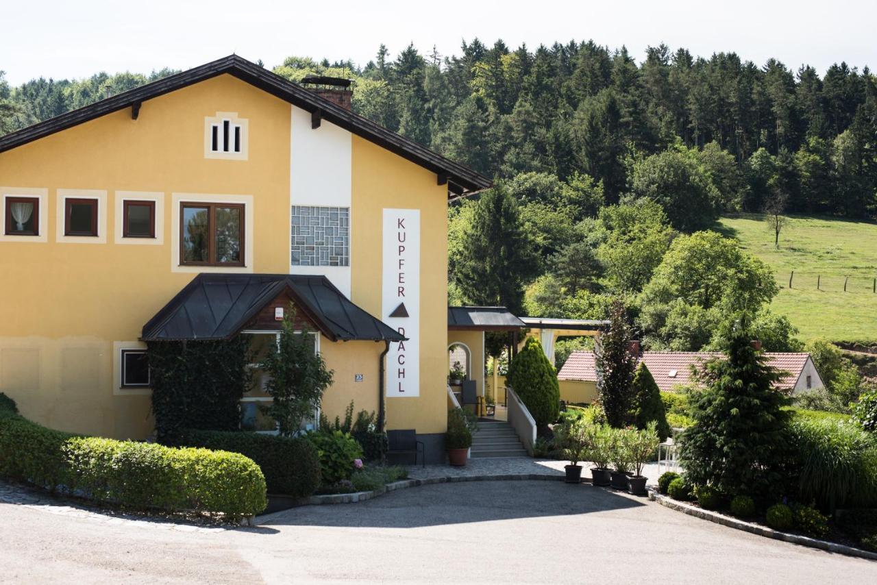 Hotel Kupfer-Dachl Katzelsdorf Esterno foto